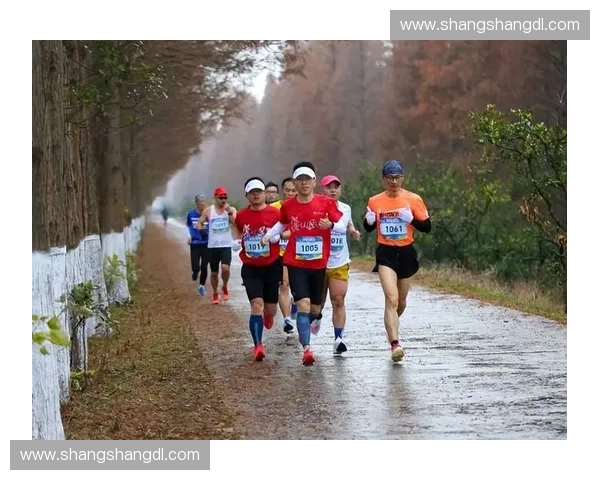 沙地跑步训练:提升耐力与速度的最佳方法及其健康益处 沙地跑步训练:提升耐力与速度的最佳方法及其健康益处