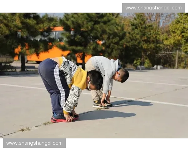 轮滑技巧全面解析加速方法与速度提升训练指南